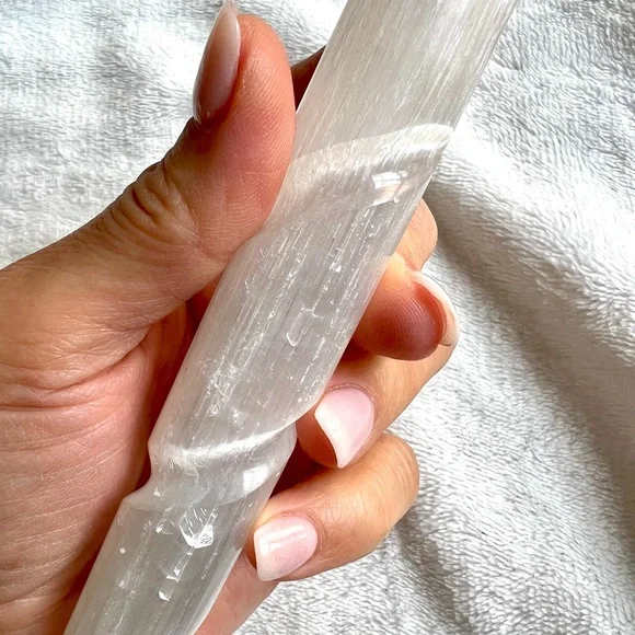Selenite Crystal Charging “Unicorn Horn” Wand - Picture 5 of 12